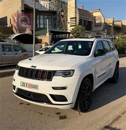 جیپ گراند شیرۆکی